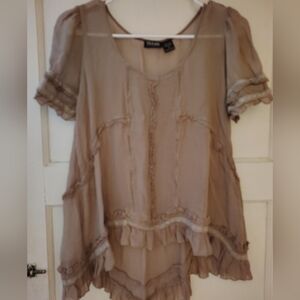 ALLOY Apparel Taupe Ruffled Hi/Lo Blouse Size L